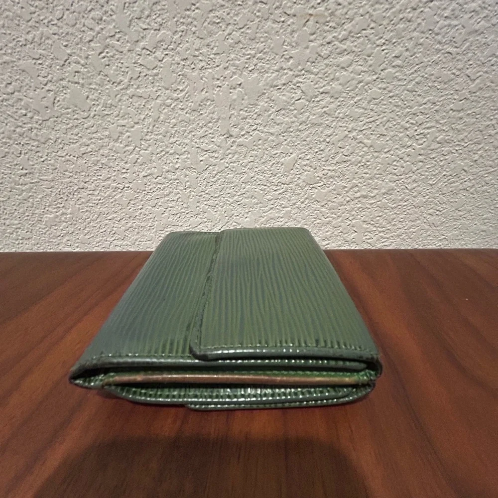 Louis Vuitton Epi Leather Compact Elise Wallet in Green